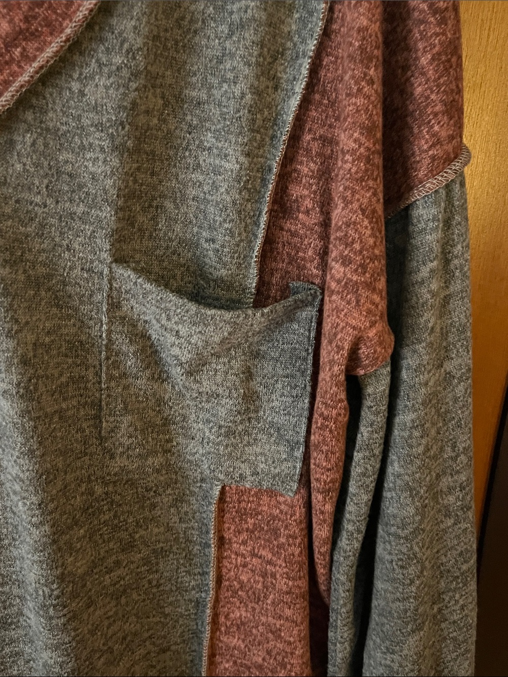 BiBi Three-Tone V-Neck Pullover-Rust-Oatmeal-Charcoal w/Long Cuff Sleeve-Pocket - Picture 3 of 10